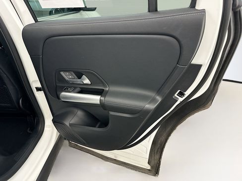 Used 2025 Mercedes-Benz GLA 250 4MATIC image 31