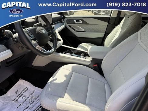Certified 2025 Ford Explorer Platinum w/ LUX Leather Package AWD/4WD image 19