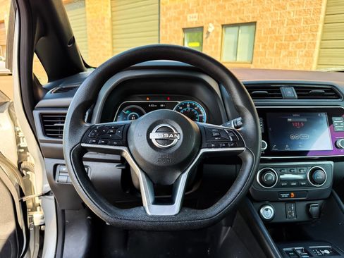 Used 2023 Nissan Leaf S FWD image 11