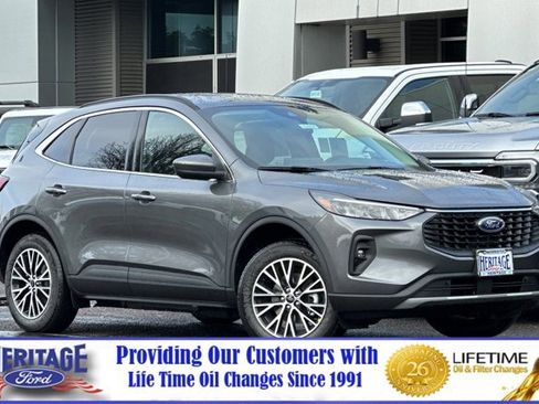 New 2025 Ford Escape SE w/ Class II Trailer Tow Package image 2