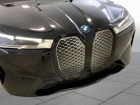Used 2024 BMW iX xDrive50 w/ Sport Package AWD/4WD image 32