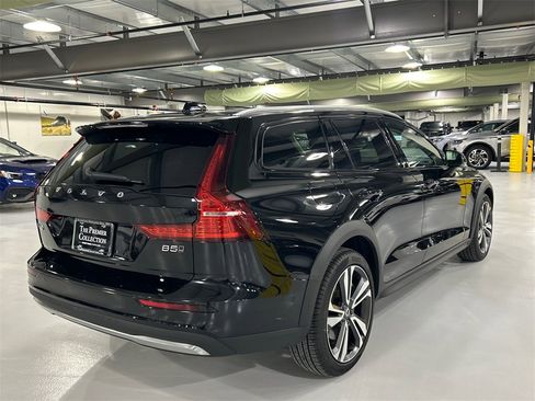 Certified 2025 Volvo V60 B5 Cross Country Plus image 2