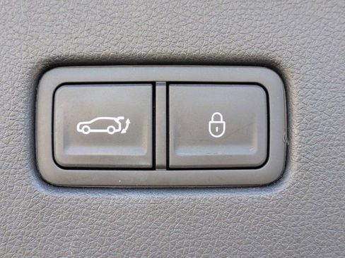 Used 2025 Genesis GV70 2.5T AWD/4WD image 13