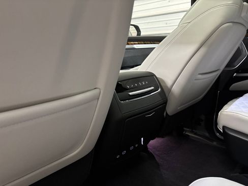 Used 2025 Cadillac Escalade Sport Platinum AWD/4WD image 25