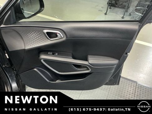 Used 2025 Kia Soul LX FWD image 35