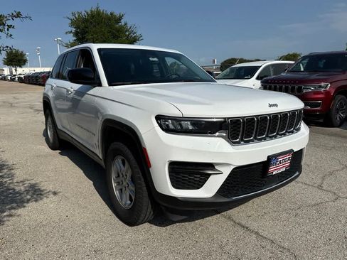 Used 2024 Jeep Grand Cherokee Laredo RWD image 7