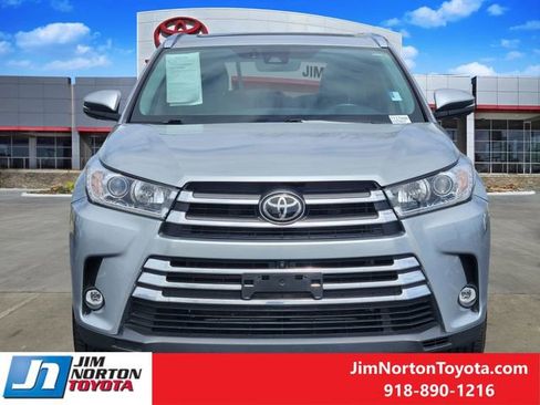Used 2019 Toyota Highlander Limited Platinum image 2