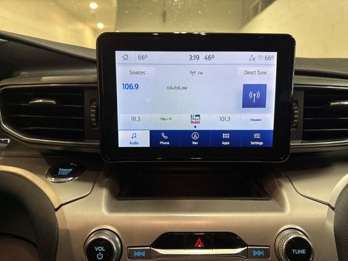 Used 2022 Ford Explorer XLT w/ Equipment Group 202A AWD/4WD image 20
