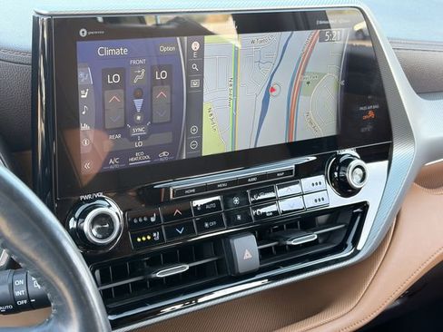 Used 2020 Toyota Highlander Platinum FWD image 14