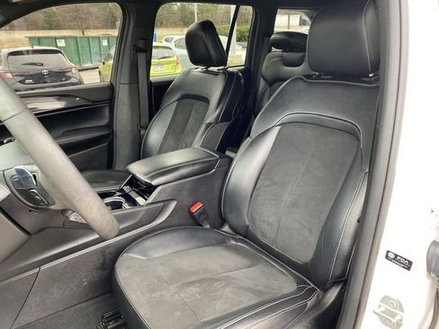 Used 2023 Jeep Grand Cherokee Altitude image 21