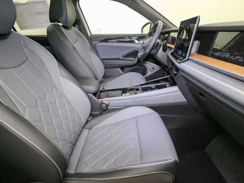New 2026 Volkswagen Tiguan SEL R-Line AWD/4WD image 14