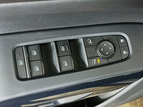 Used 2025 Nissan Pathfinder SV FWD image 15