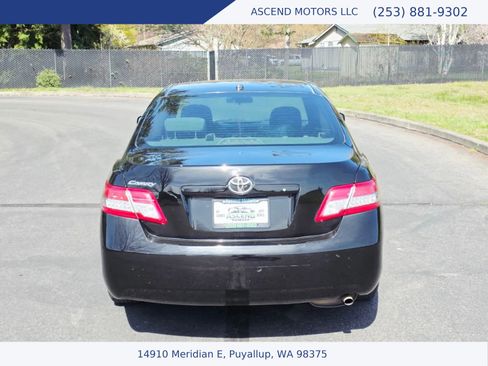 Used 2011 Toyota Camry image 4