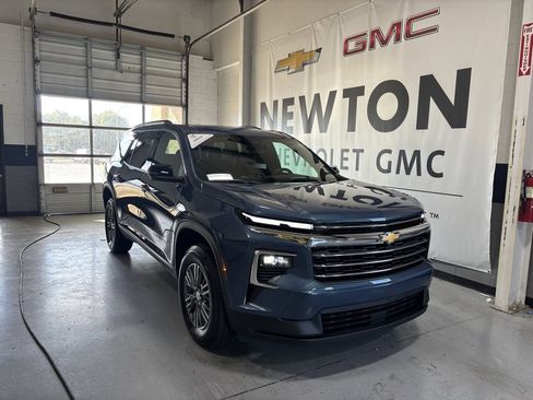 New 2026 Chevrolet Traverse LT w/ Driver Confidence Package image 2