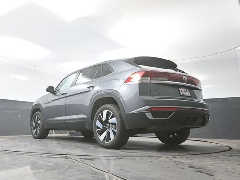 Used 2025 Volkswagen Atlas Cross Sport SE image 59
