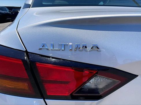 Used 2020 Nissan Altima 2.5 SR w/ Premium Package FWD image 17