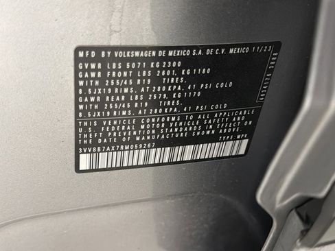 Certified 2024 Volkswagen Tiguan SE R-Line AWD/4WD image 11