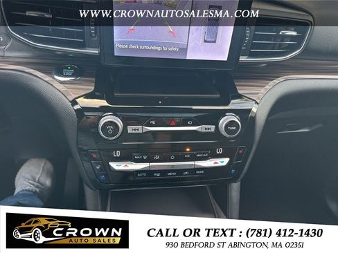 Used 2021 Ford Explorer Limited w/ Equipment Group 301A AWD/4WD image 27