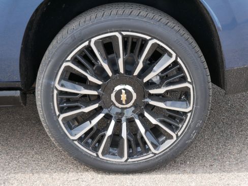 New 2026 Chevrolet Suburban High Country AWD/4WD image 3