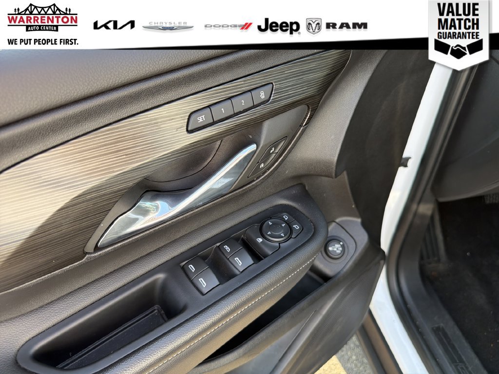 Used 2023 GMC Terrain SLT w/ Tech Package AWD/4WD image 17