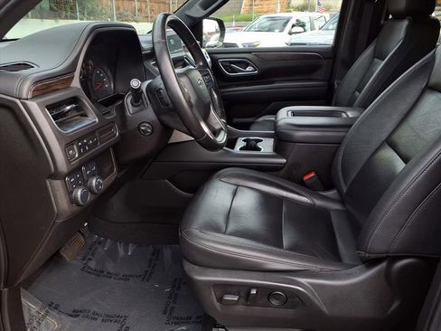 Used 2021 Chevrolet Suburban Z71 w/ Luxury Package image 16