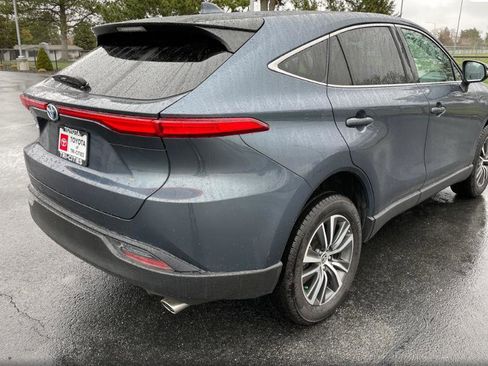 Used 2023 Toyota Venza LE image 3