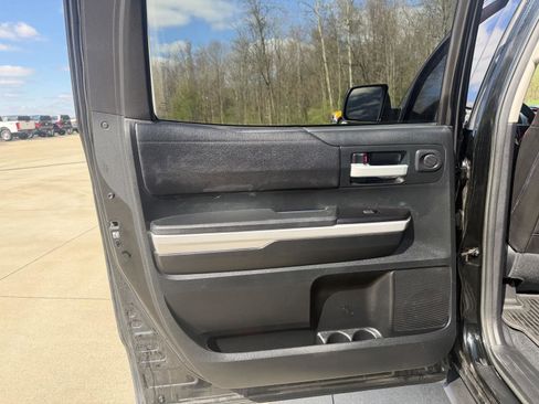 Used 2018 Toyota Tundra SR5 w/ TRD Off Road Package image 24