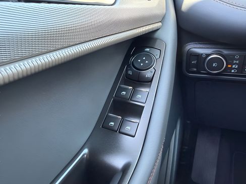 Used 2026 Ford Explorer Active w/ Active Comfort Package AWD/4WD image 24