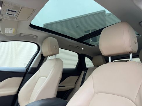 Used 2018 Jaguar F-PACE Premium AWD/4WD image 13