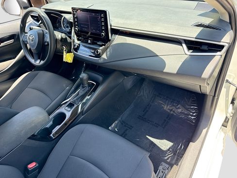 Used 2020 Toyota Corolla LE FWD image 12