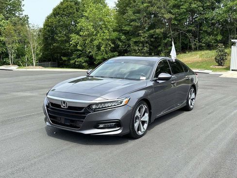 Used 2019 Honda Accord Touring image 3