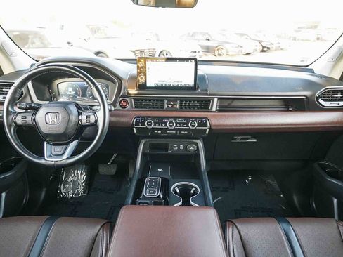 Certified 2025 Honda Pilot Elite image 11