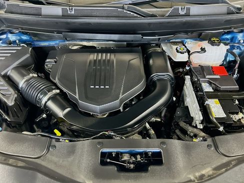 Used 2025 Chevrolet Traverse LT w/ Driver Confidence Package FWD image 28
