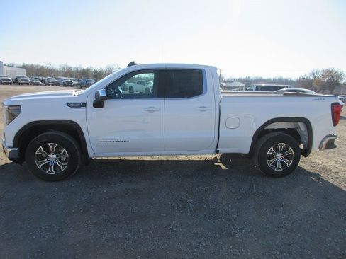 New 2026 GMC Sierra 1500 SLE image 8