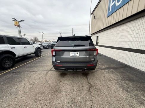 Used 2025 Ford Explorer ST-Line w/ Premium Package image 5