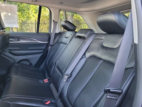 Used 2023 Jeep Grand Cherokee Limited RWD image 14