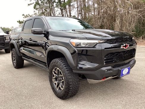 Used 2024 Chevrolet Colorado ZR2 w/ ZR2 Convenience Package III image 3