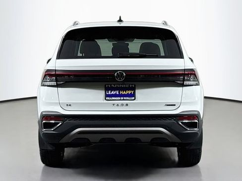 Certified 2025 Volkswagen Taos SE AWD/4WD image 6