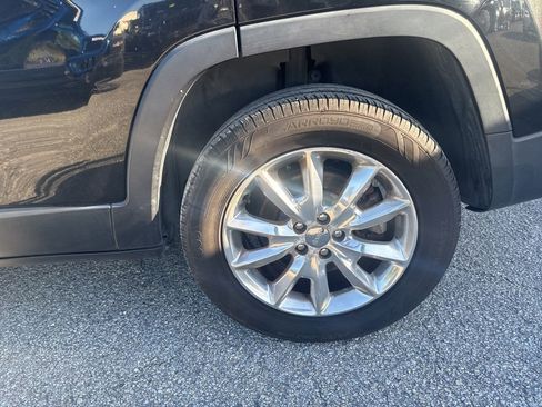 Used 2015 Jeep Cherokee Limited image 11