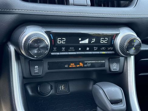 Used 2025 Toyota RAV4 XLE FWD image 23