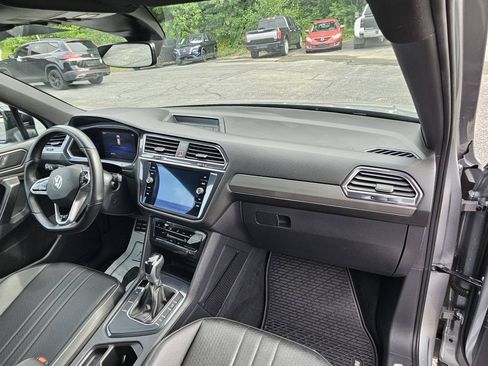 Used 2023 Volkswagen Tiguan SE R-Line FWD image 9