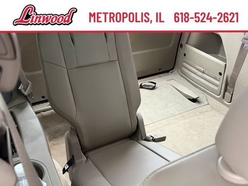 Used 2012 Volkswagen Routan SE image 9