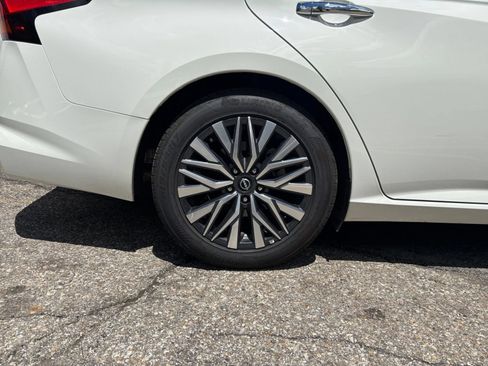 Used 2025 Nissan Altima 2.5 SV FWD image 26