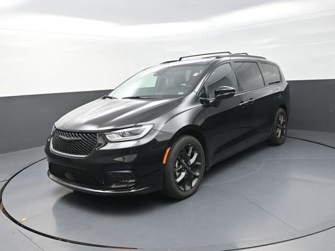 Used 2025 Chrysler Pacifica Limited FWD image 31