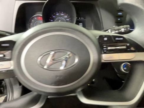 Used 2021 Hyundai Elantra SE FWD image 23