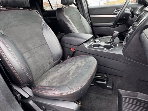 Used 2019 Ford Explorer XLT w/ XLT Sport Appearance Package image 15