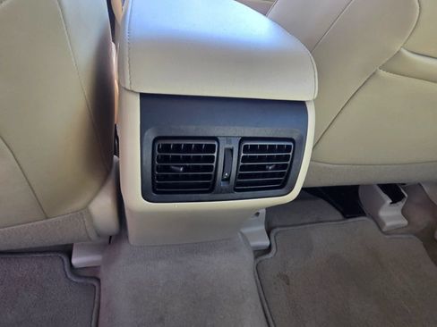 Used 2016 Toyota Camry XLE w/ Moonroof Package FWD image 11