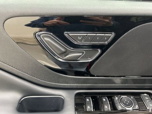 New 2026 Lincoln Aviator AWD w/ Jet Appearance Package image 12