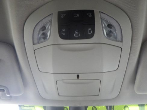 Used 2022 Chrysler Pacifica Touring-L FWD image 29