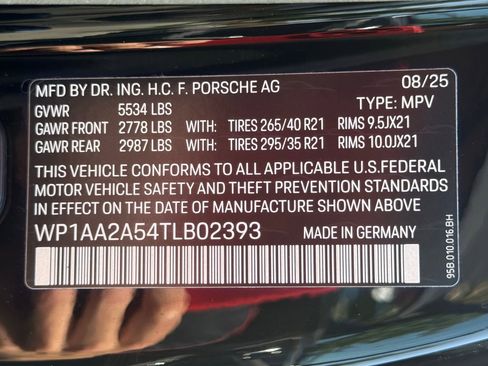 Used 2026 Porsche Macan AWD/4WD image 36